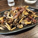 金町製麺 - ホタルイカと谷田部しめじ炒め