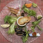 キャトルラパン - 前菜盛り合わせ
      海老のマリネ ヴィネグレットソース・人参のババロア・ポークパテバジルソース・鯖のマリネトマトソース・砂ズリのコンフィ・低温調理ポーク グリーンマスタード・プロシュート