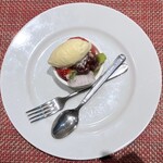 キャトルラパン - デザート パンナコッタ・フルーツ・バニラアイス
