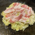 お好み焼・焼そば 風月 - ぶた玉 〜焼いている途中〜