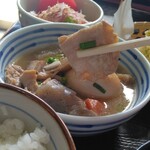 たんぽぽ - もつ煮は卵も入り、もつは柔らかい♬