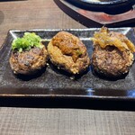 1ポンドのステーキハンバーグ タケル - 左から・ネギ塩・四川風麻辣・きのこソース