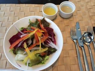 ユ・ラ・リ - サラダ