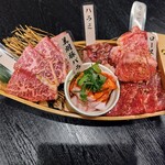 Sumibiyakiniku Ushinomaruyama - おすすめ舟盛り5種４枚ずつ4268円