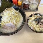 ラーメン屋 セキグチ - 塩ネギ中盛りとネギ丼