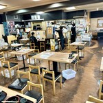 Kaisen Oshokujidokoro Ginzou - ランチタイム終了間際の店内。やっと空きました。