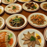 Chuugokusabou Eito - 前菜280円〜。ピータン、自家製腸詰め、じゃがいもの千切りさっぱり和えなど、サービス価格で提供しています。