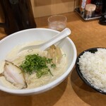 二代目よなきや - ご飯、すごいです。