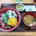 Sukiya - 海鮮ちらし丼・味噌汁おしんこセット