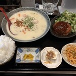 Kantekiya - シチューとミートコロッケでご飯大盛り！