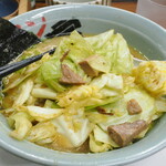 家系ラーメン 近藤家 - キャベチャーのせ