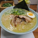 家系ラーメン 近藤家 - 塩ラーメン中盛、とき玉