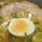 家系ラーメン 近藤家 - ゆで卵半棚