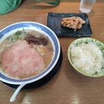 博多ラーメン10 - ラーメン・唐揚げ・ライスセット