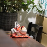 NIBOSHI MANIA - 猫置物。尻尾を振っている