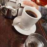 ローヤル珈琲店 - 彼女はホットコーヒーを注文。ひと口いただきましたが、こちらも美味しかったです。