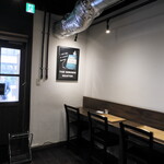 NIBOSHI MANIA - 店内壁側席