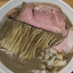 NIBOSHI MANIA - チャーシューをめくると、麺線がきれい