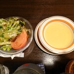 Yo-shoku OKADA - お袋さんは

●A SET（ライス、スープ、サラダ）450円
●自家挽きハンバーグ　200g　1,200円

を注文してた