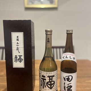全国各地からの日本酒、ワイン、果実酒など