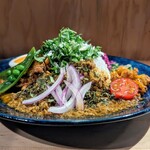 スパイスカレー高丸 - タカマリストの皆様もぜひお試し下さい。初高丸の方にはやはり三種盛りの素晴らしいバランス感をおすすめします。