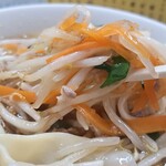 中華麺店 喜楽 - ニンジンも