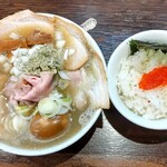 Chuukasoba Hirakoya - 特製濃い口煮干中(油多め)とすじこ飯