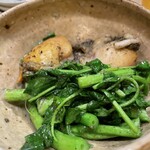 食堂 おがわ - これがこうなります。“赤貝とクレソンのバター炒め”。今まで味わった事ない美味さ！ヒョエ〜ッ。