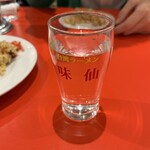 台湾料理 味仙 - お店のグラス