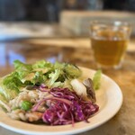 pizza marumo - サラダの内容がワンパターンでないのも魅力。非常に美味しい。