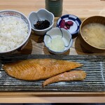 大起水産 海鮮丼と干物定食専門店 - 料理写真:銀鮭ハラス定食ご飯大盛り
