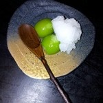 うえ村 - デサート(小さな桃がほんのりと甘く美味しい！)