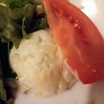 Guriru Mama - トマトの下にポテトサラダありました。(^o^)
