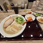 濃厚鶏白湯ラーメン 鶏味万彩 - 