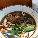 猫米 - トマト牛肉麺