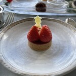 ピーク・ラウンジ - ホワイトツリーいちごのタルト