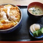 大島屋 - かつ丼上2300円(味噌汁・お新香付)