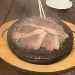 ステーキ居酒屋300B ONE - 肉をひっくり返してんのね