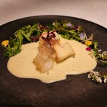 赤坂 桃の木 - アレルギー対応でクエのマンゴーソース和え