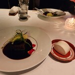 赤坂 桃の木 - お箸でほぐれる黒酢酢豚、マントウ