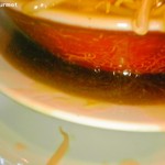 住吉飯店 - もやしそば スープが満タンの表面潮力状態です