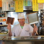 Aji tama - 私が明るく陽気な玉子焼き職人（店主）です（●＾o＾●）寿司職人として玉子焼きを作り続けて40年。これからも変わらぬ愛情を持って一本一本焼き上げます☆彡皆さまのお越しをお待ちしております☆彡