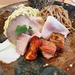 飯田商店 - チャーシュー足しちゃいました