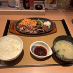 Yayoi Ken - ブラックアンガスビーフのカットステーキ定食【和風ソース】