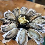 まる尾水産 - 料理写真:新鮮ぷるんぷるんの生牡蠣