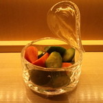 日本橋笈川 - 2014.1　かわいい器に入った胡瓜と人参の浅漬け