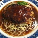 おさ - ハンバーグも旨い。スパゲティーがもはや付き合わせの量ではない。
