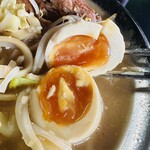 RAMEN HITONI YASASHIKU - 【国産豚ラーメン＝味玉（ｵｰﾌﾟﾆﾝｸﾞｻｰﾋﾞｽ）】