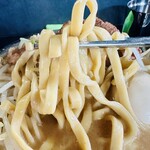 RAMEN HITONI YASASHIKU - 【国産豚ラーメン＝平打ち極太麺】