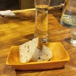 ラ・トォルトゥーガ - パン